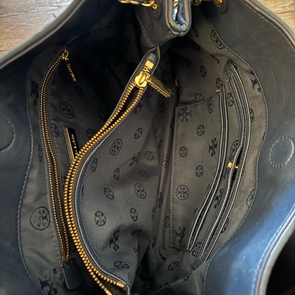 Tory Burch Navy Quilted Shoulder Bag - Picture 4 of 4